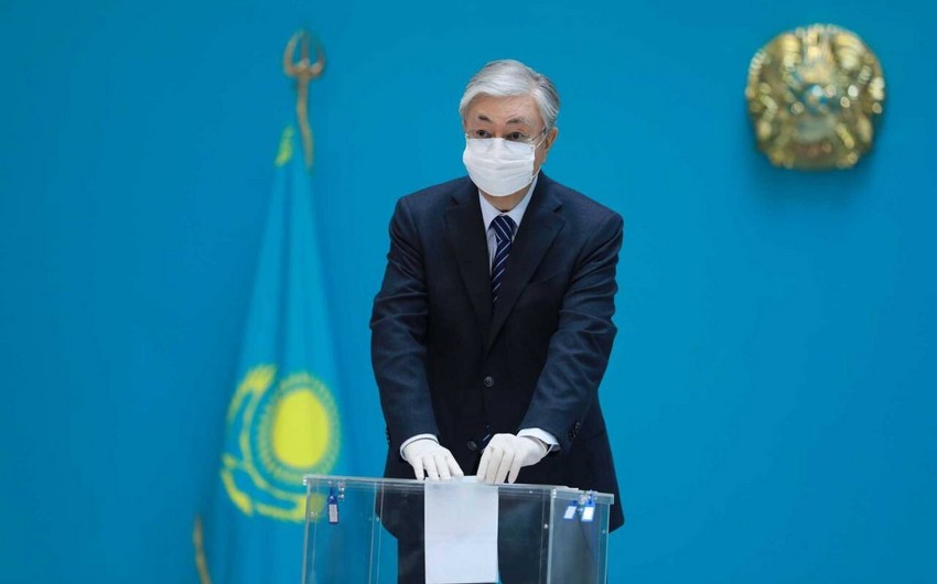 Qazaxıstan prezidenti parlament seçkilərində səs verib