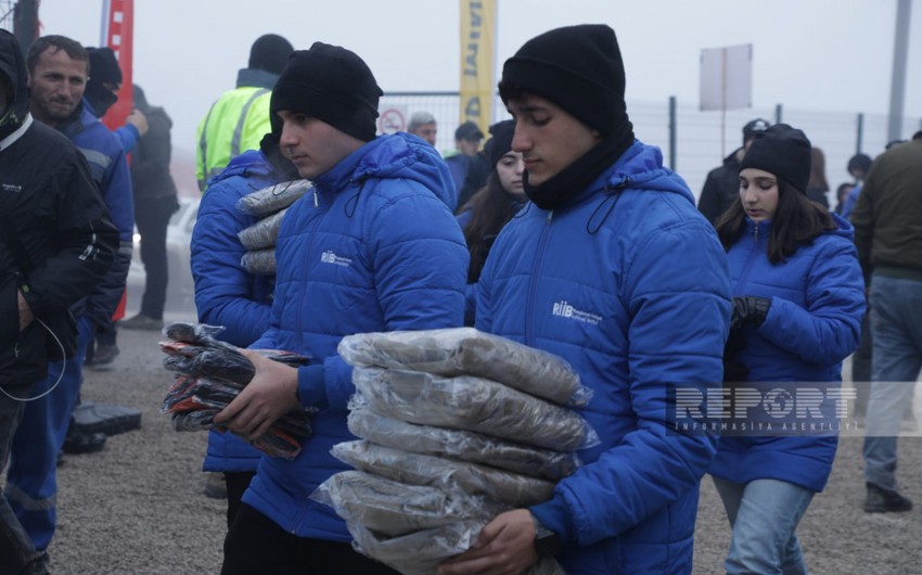 Participants of protest rally on Khankandi-Lachin road provided with warm clothes - VIDEO