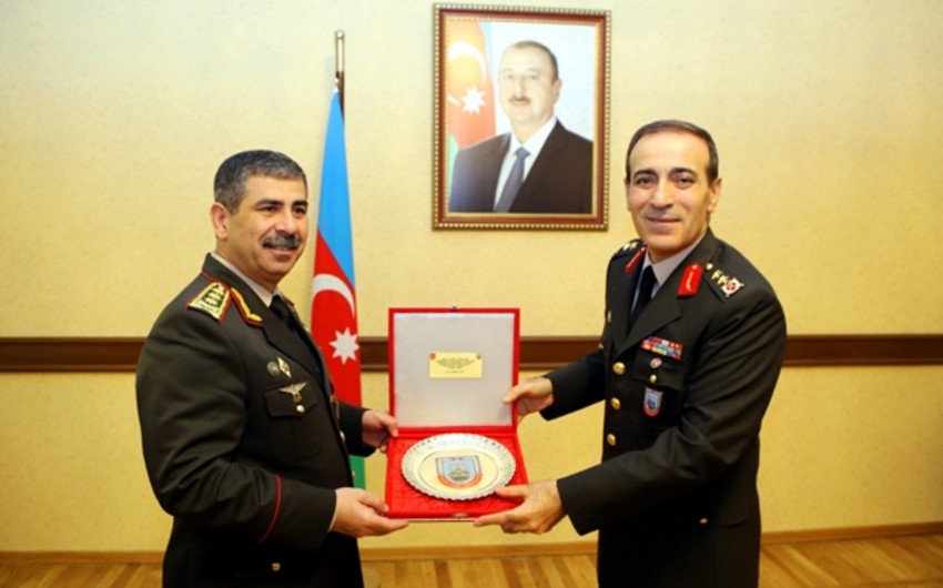 Azerbaijani Defense Minister discusses military-political situation in region with Turkish General