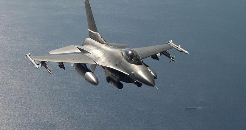 F-16 с искусственным интеллектом успешно провел тренировочный бой в США