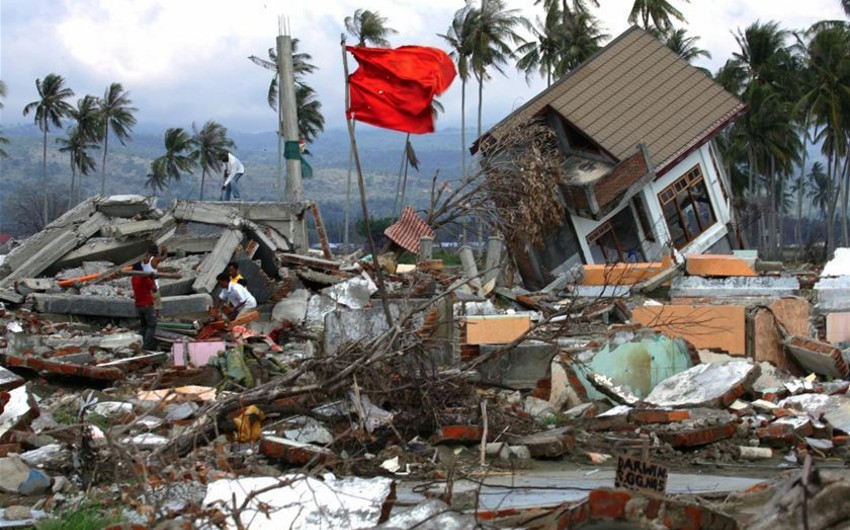 Число жертв землетрясения в Индонезии превысило 380