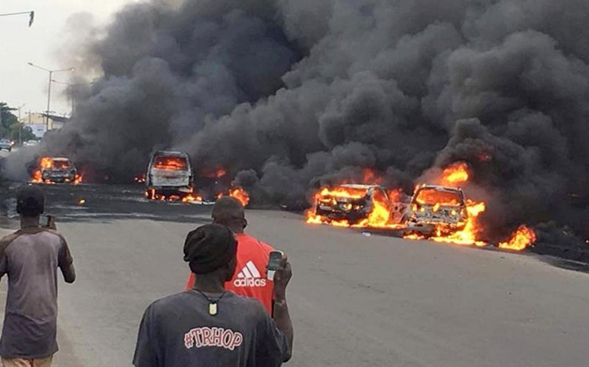СМИ сообщили о жертвах при пожаре в порту Нигерии