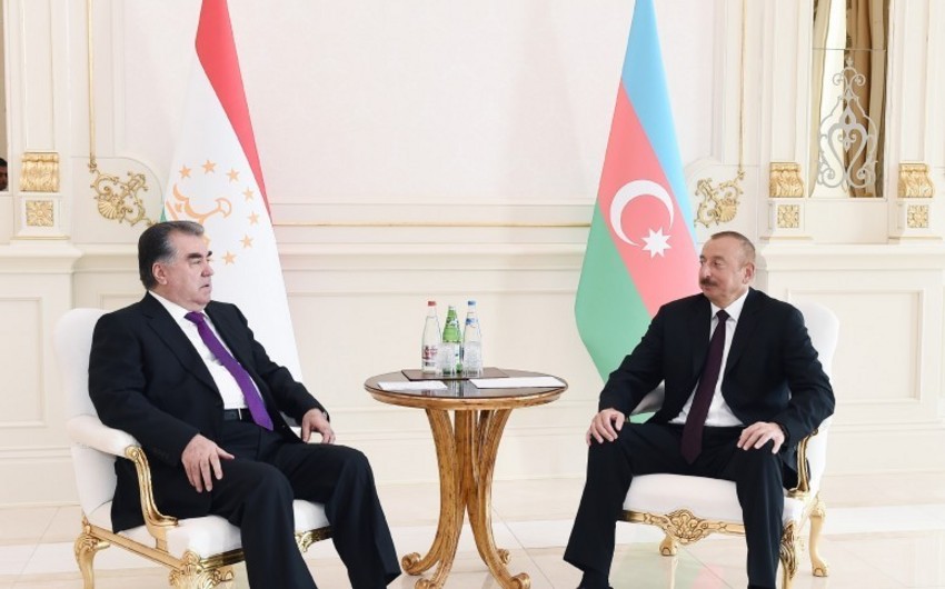 Президент Ильхам Алиев поздравил президента Таджикистана Эмомали Рахмона