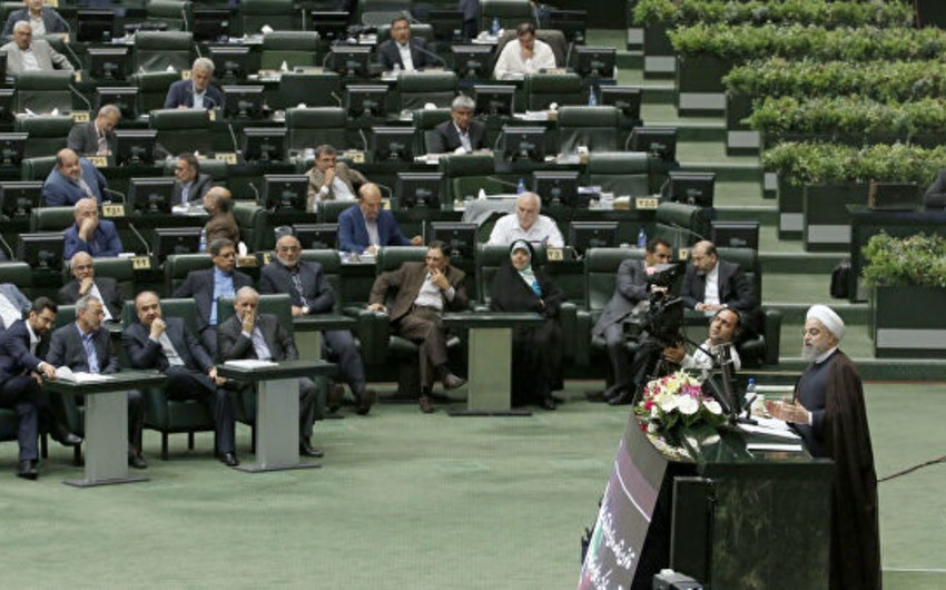 İran parlamenti fəaliyyətini dayandırır