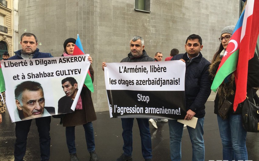 Azerbaijanis protest over hostages in front of Armenian embassy in France