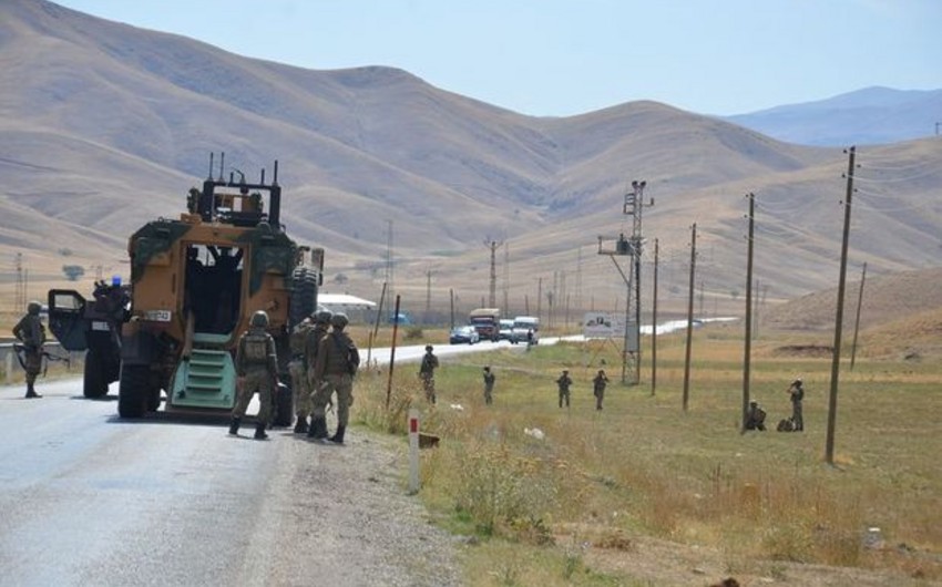 Türkiyədə hərbi avtomobil partladılıb, 3 hərbçi yaralanıb