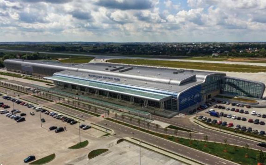Самолет совершил экстренную посадку в украинском аэропорту