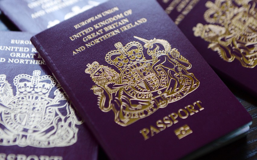 Net migration to UK dipped below in two years
