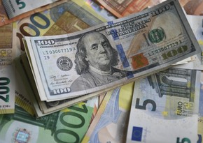 Доллар подорожал к евро на опасениях вокруг рецессии