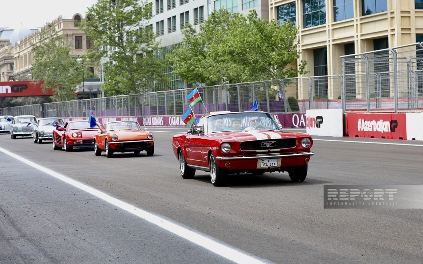 Parade of classic cars held on Baku City Circuit