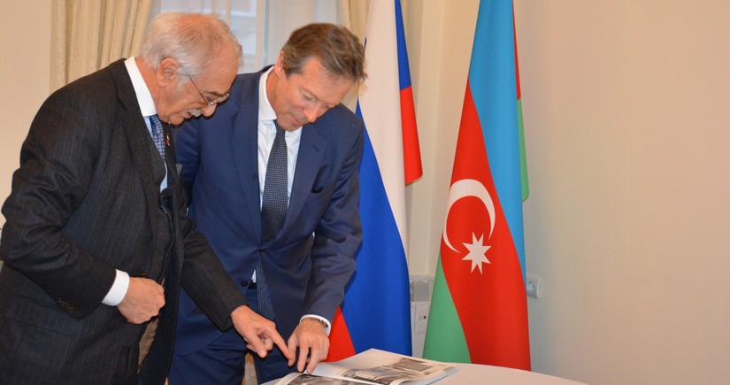 Полад Бюльбюль оглы проинформировал посла Великобритании о восстановительных работах в Карабахе