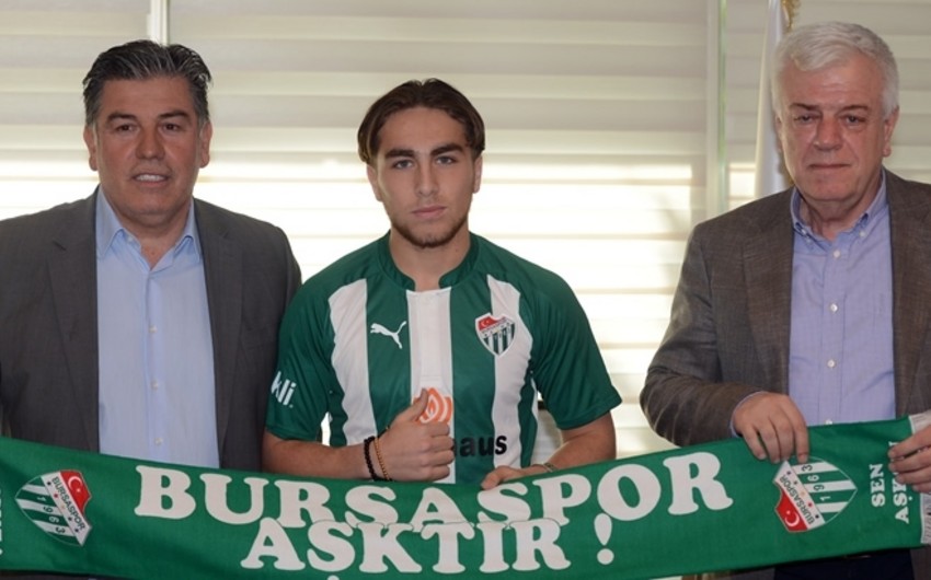 Azərbaycan milli komandasının üzvü “Bursaspor” klubu ilə müqavilə bağlayıb