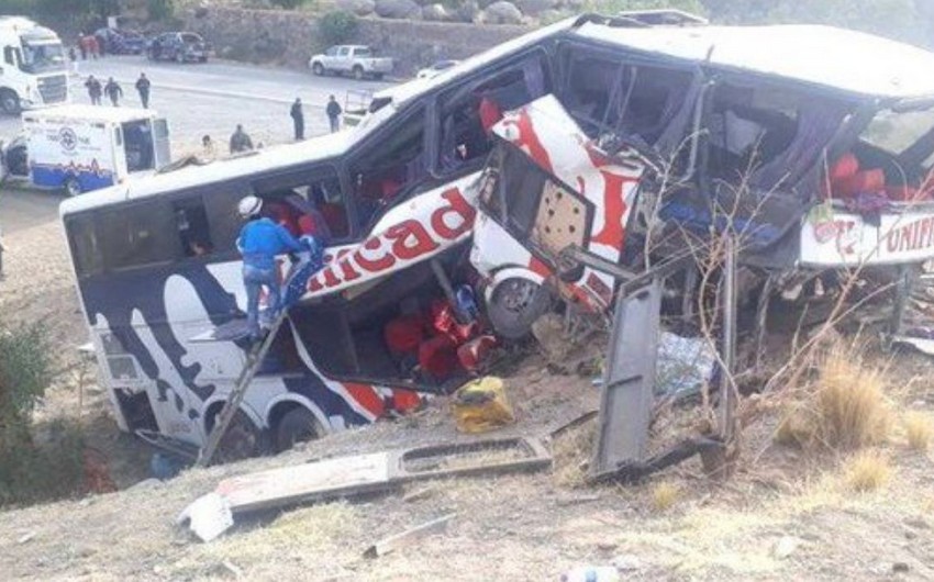В Боливии 17 человек погибли при ДТП с автобусом