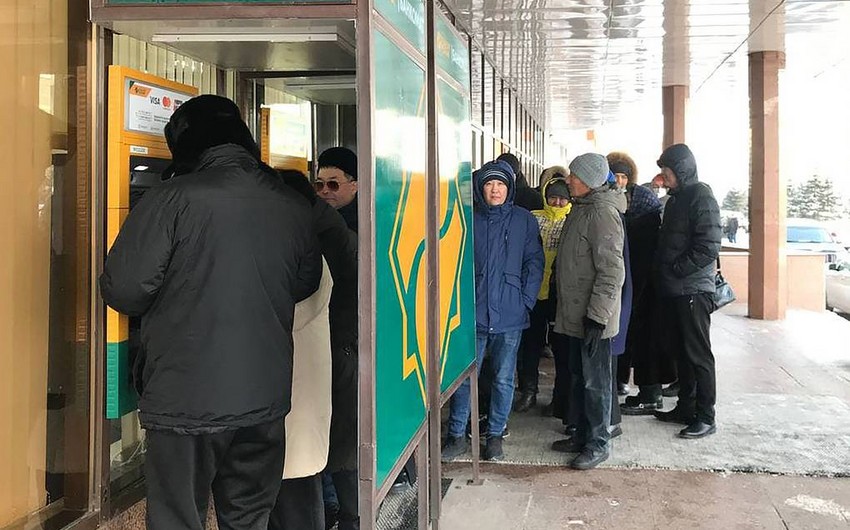 Нацбанк Казахстана приостановил работу обменных пунктов