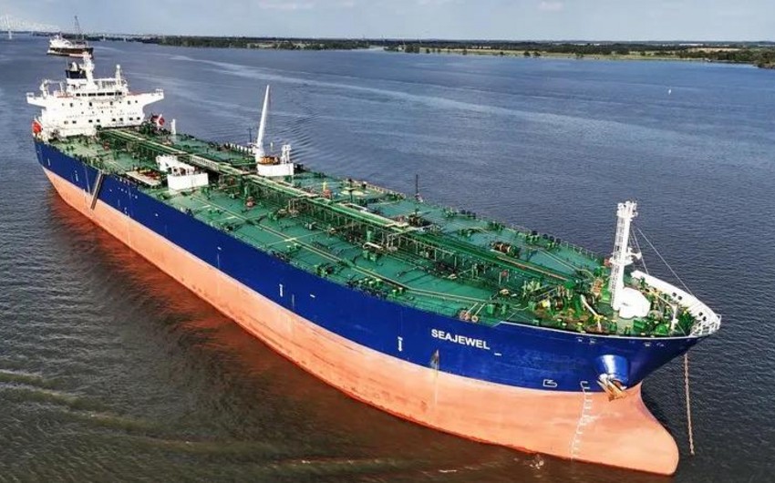 На нефтяном танкере у берегов Италии произошли взрывы