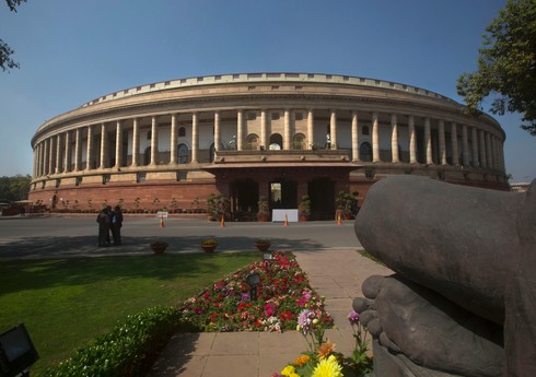 В Индии от заседаний отстранили 92 депутатов парламента за попытку срыва его работы