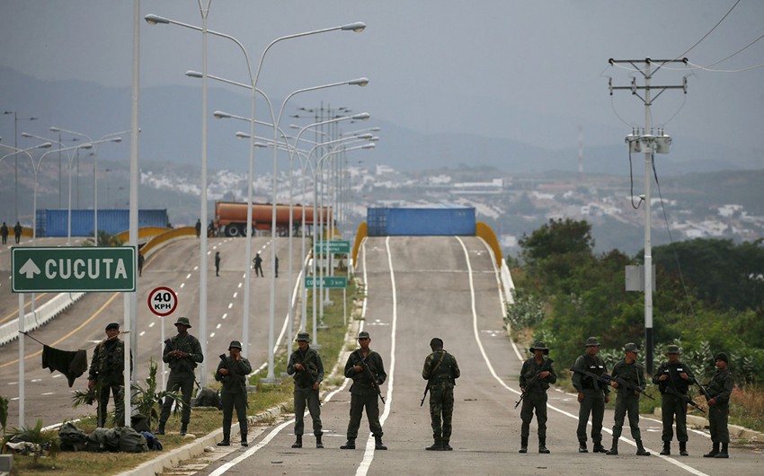 Венесуэльские военные заявили, что ждут американцев с оружием в руках