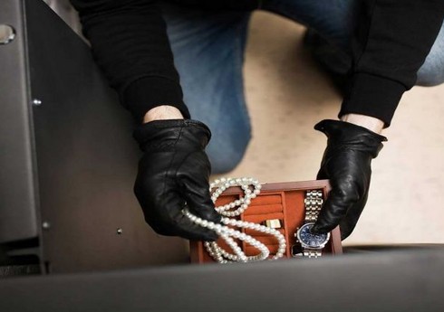 В Баку находившаяся в розыске женщина совершила кражу
