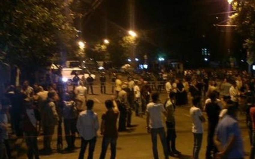 Несколько десятков протестующих остаются в центре Еревана