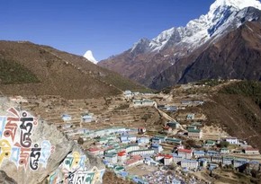 Everest park temporarily closed to tourists after Tibet quake