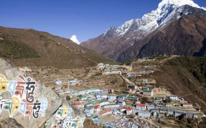 Everest park temporarily closed to tourists after Tibet quake