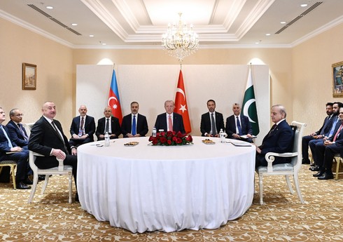 В Астане состоялась трехсторонняя встреча лидеров Азербайджана, Турции и Пакистана 