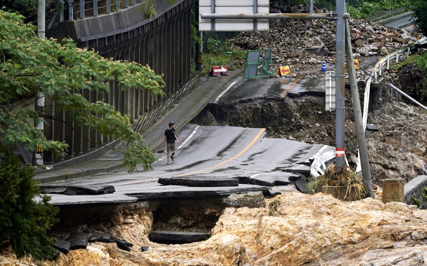 В Японии в результате наводнений и оползней погибли около 60 человек