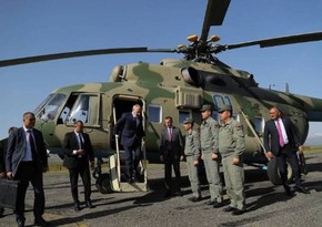 Вертолет Пашиняна совершил экстренную посадку на стадионе Ванадзора