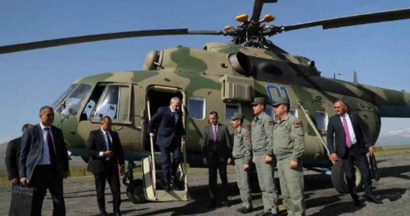 Вертолет Пашиняна совершил экстренную посадку на стадионе Ванадзора
