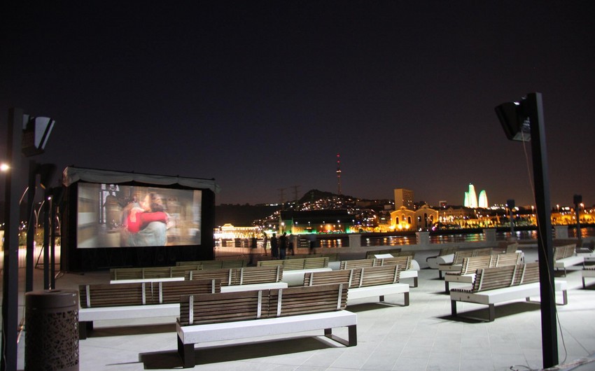 В Баку открылся кинотеатр под открытым небом
