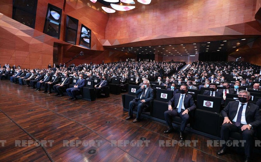 В Баку проходит 25-й Международный бизнес-форум