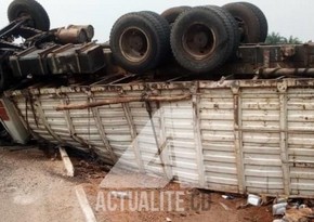 В ДР Конго при падении грузовика в реку погибли не менее 50 человек