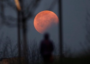 Last lunar eclipse of year starts