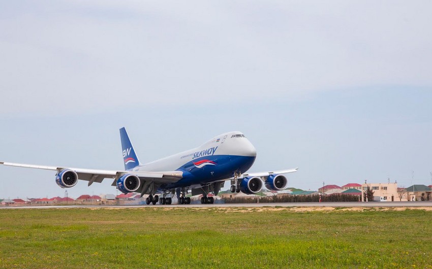 Azərbaycana yeni Boeing 747-8F təyyarəsi gətirilib