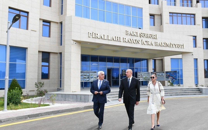 Президент Азербайджана принял участие в открытии нового административного здания ИВ Пираллахинского района - ОБНОВЛЕНО
