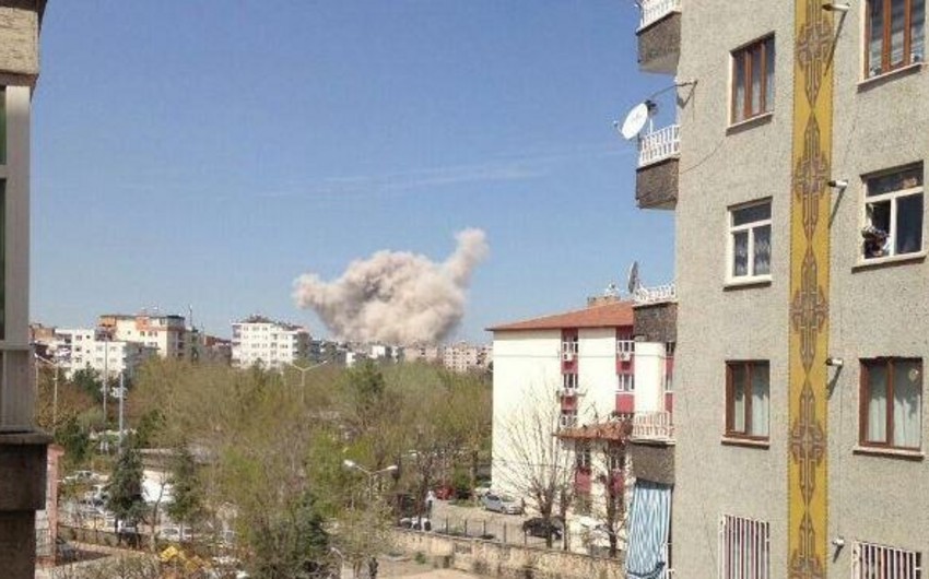 Türkiyədə polis məktəbi yaxınlığında partlayış nəticəsində 1 nəfər ölüb, 4 nəfər yaralanıb
