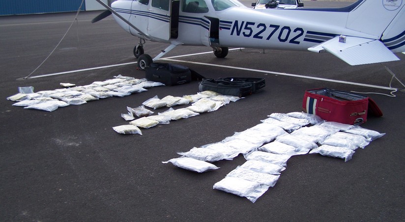 Как перевозят наркотики на самолете как купить спайс в томске