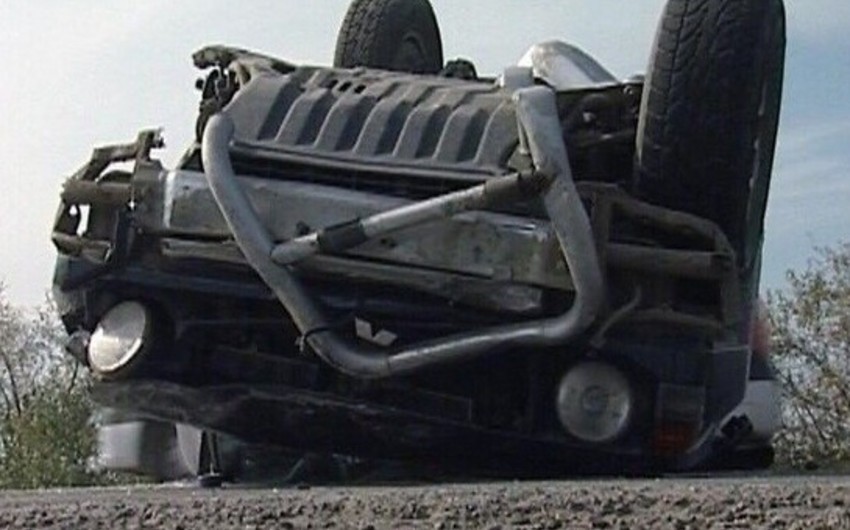 В Зардабе пастухи попали в аварию на Jeep, 3 человека получили ранения