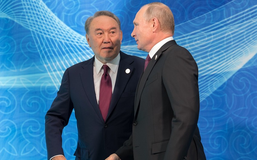 Nazarbayev Putinlə istefasını müzakirə edib