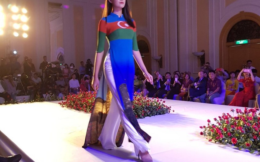 A dress depicting Azerbaijani flag features in Hanoi