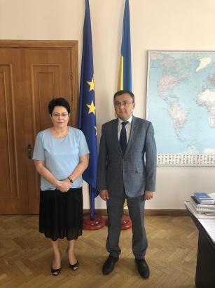 Посол Азербайджана Эльмира Ахундова и замглавы МИД Украины Василий Боднар