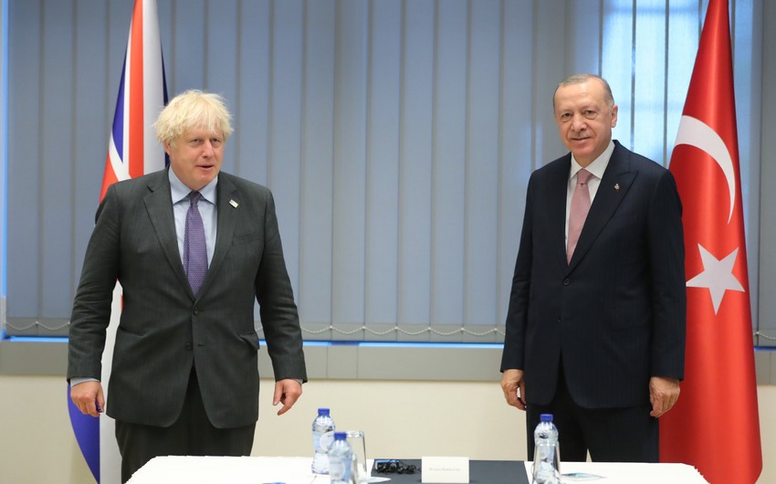 Türkiyə prezidenti Britaniyanın baş naziri ilə görüşüb