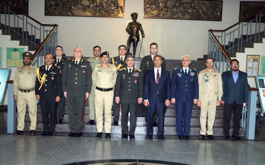 Министр обороны посетил Музей армии Пакистана