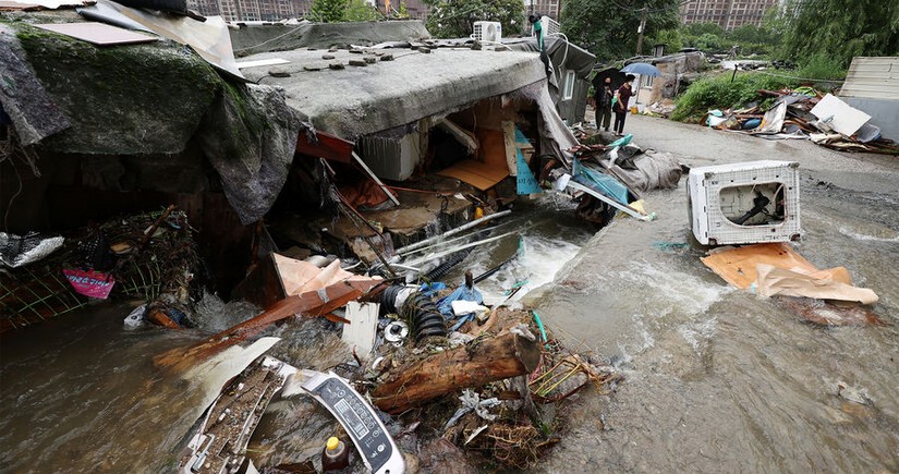 Число жертв наводнений в Южной Корее возросло до 14