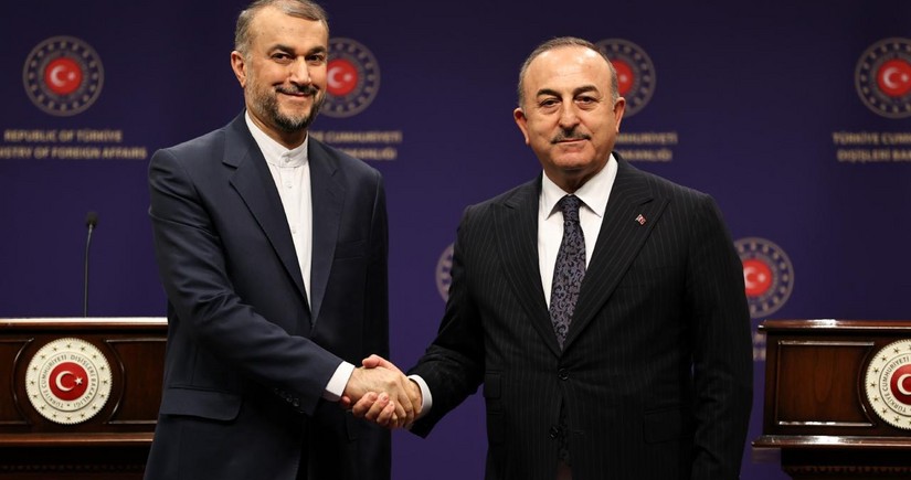 Türkiyə və İran XİN başçıları arasında telefon danışığı olub