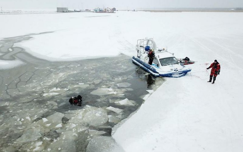 Микроавтобус с людьми провалился под лед в Эстонии, погибли не менее трех человек