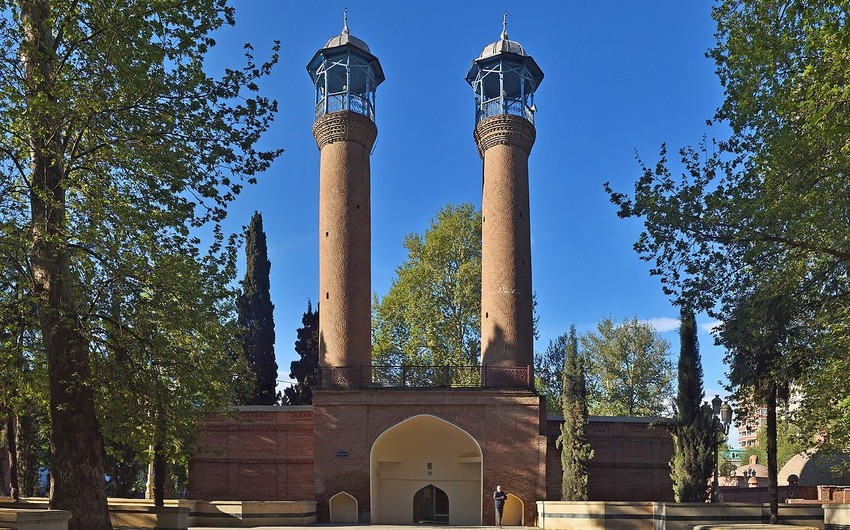 Gəncədə Şah Abbas məscidindən “Quran” oğurlanıb