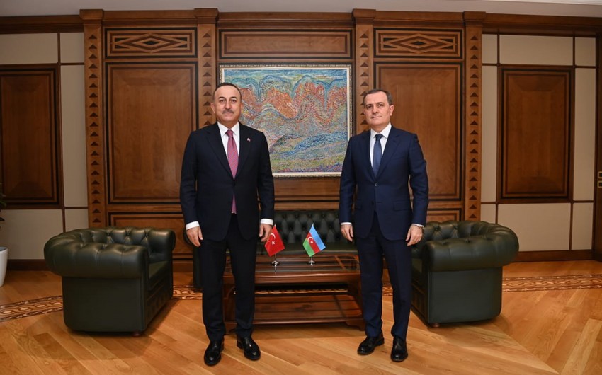 Главы МИД Азербайджана и Турции обсудили последнюю ситуацию с мирными переговорами