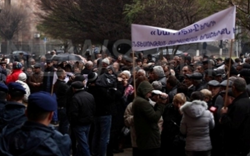 ​Ermənistan prezidentinin iqamətgahı qarşısında etiraz aksiyası keçirilib