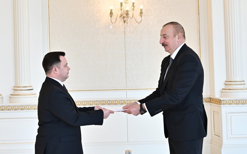 President Ilham Aliyev receives credentials of incoming ambassador of Moldova